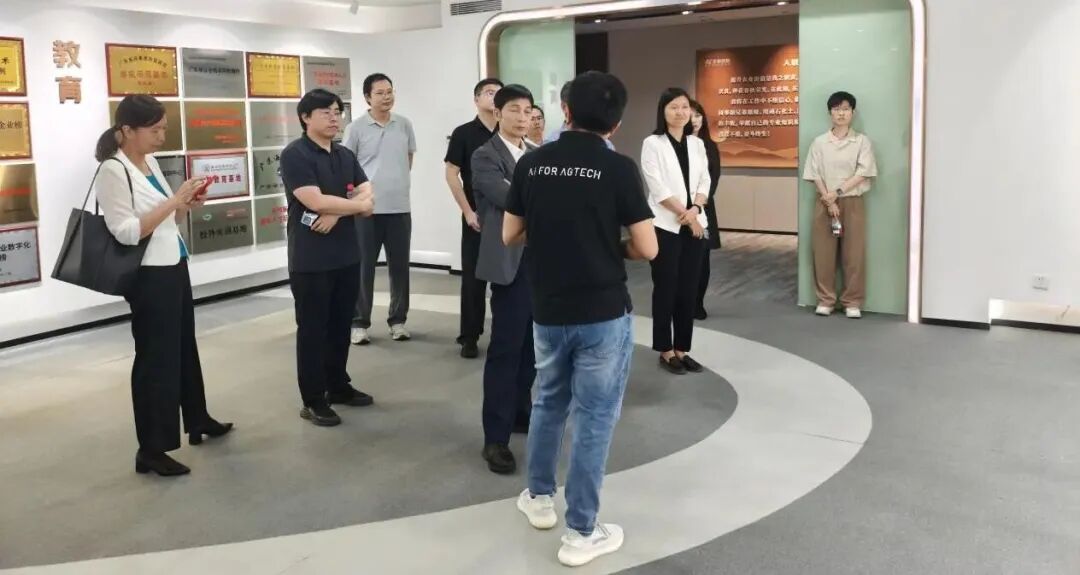 榆林大学农业与生物技术学院党委书记一行到访7790必发集团控股，共探校企结合与智慧农业新机缘